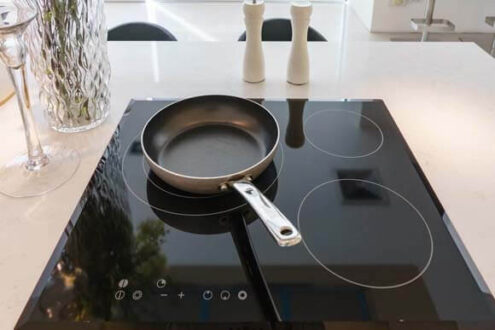 What are the steps to using an induction cooktop